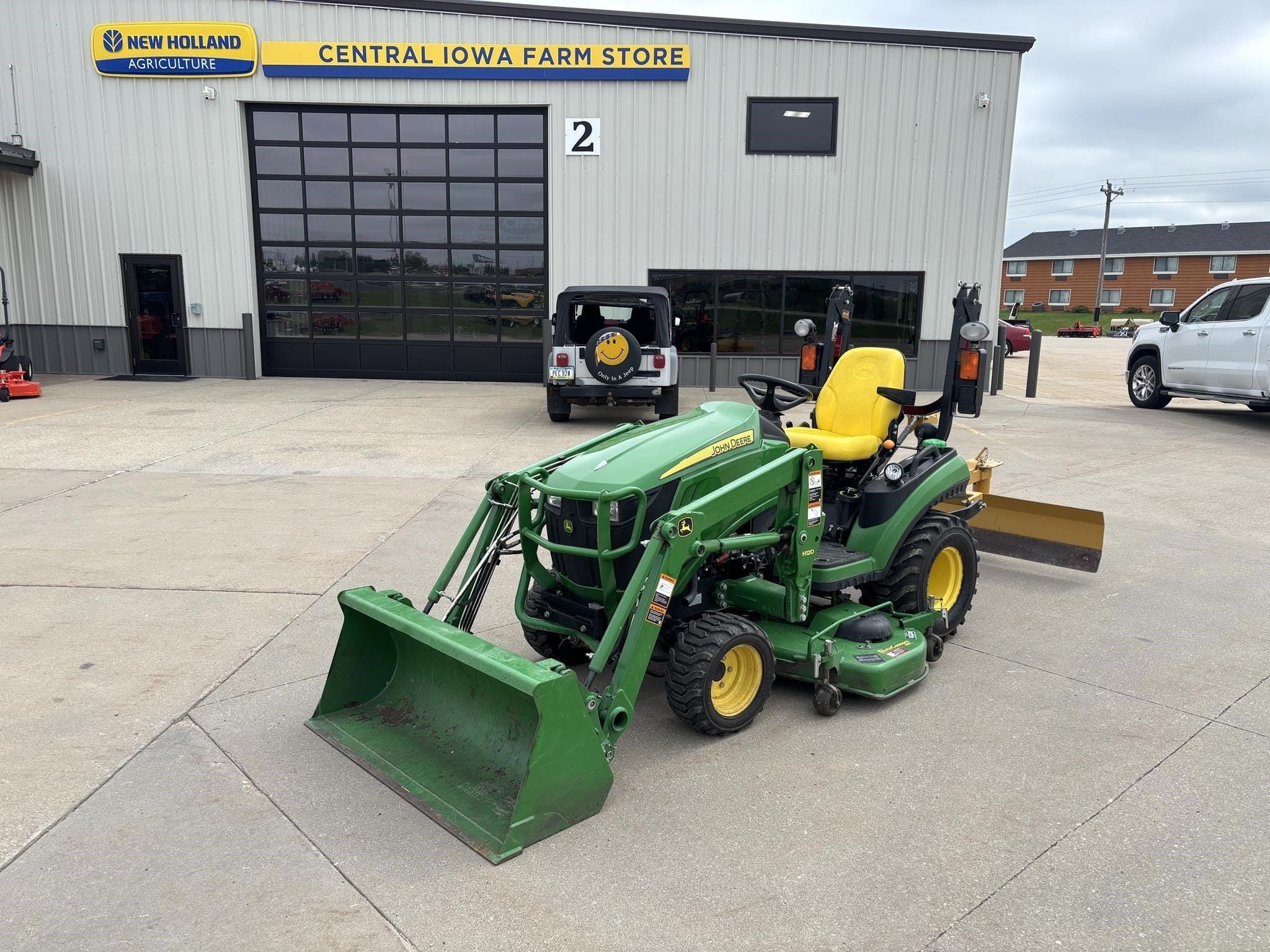 John Deere 1025R Equipment Image0
