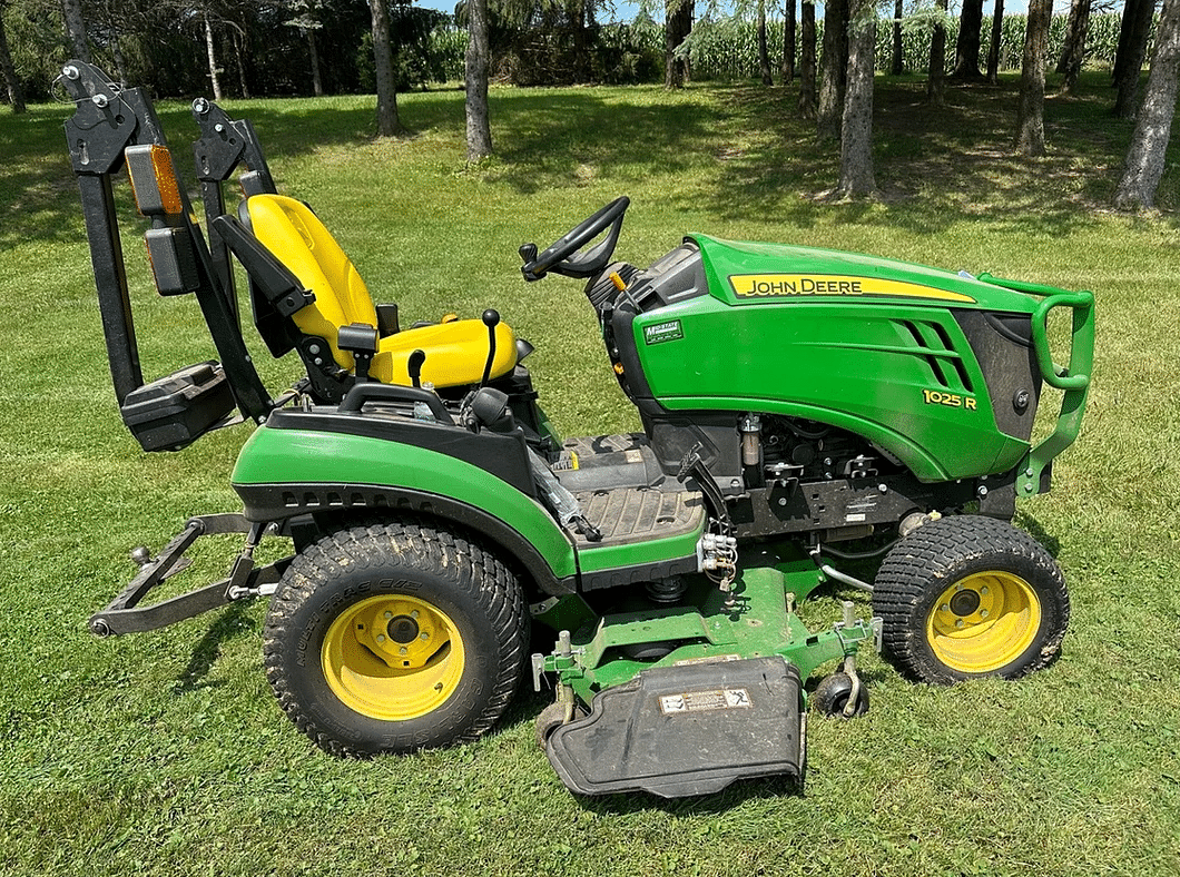 Image of John Deere 1025R Primary Image