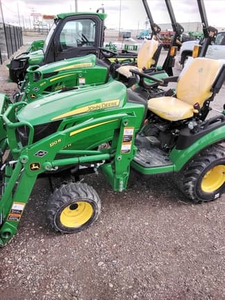 Image of John Deere 1025R equipment image 3