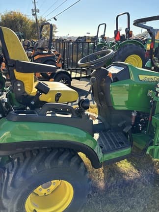 Image of John Deere 1025R equipment image 3