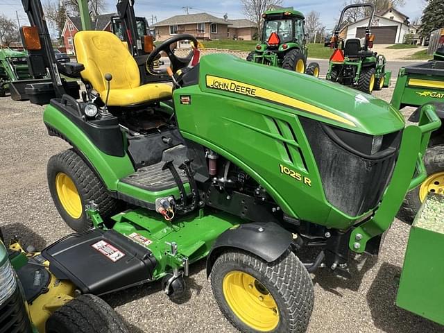 Image of John Deere 1025R equipment image 3