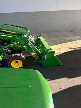 Image of John Deere 1025R equipment image 3