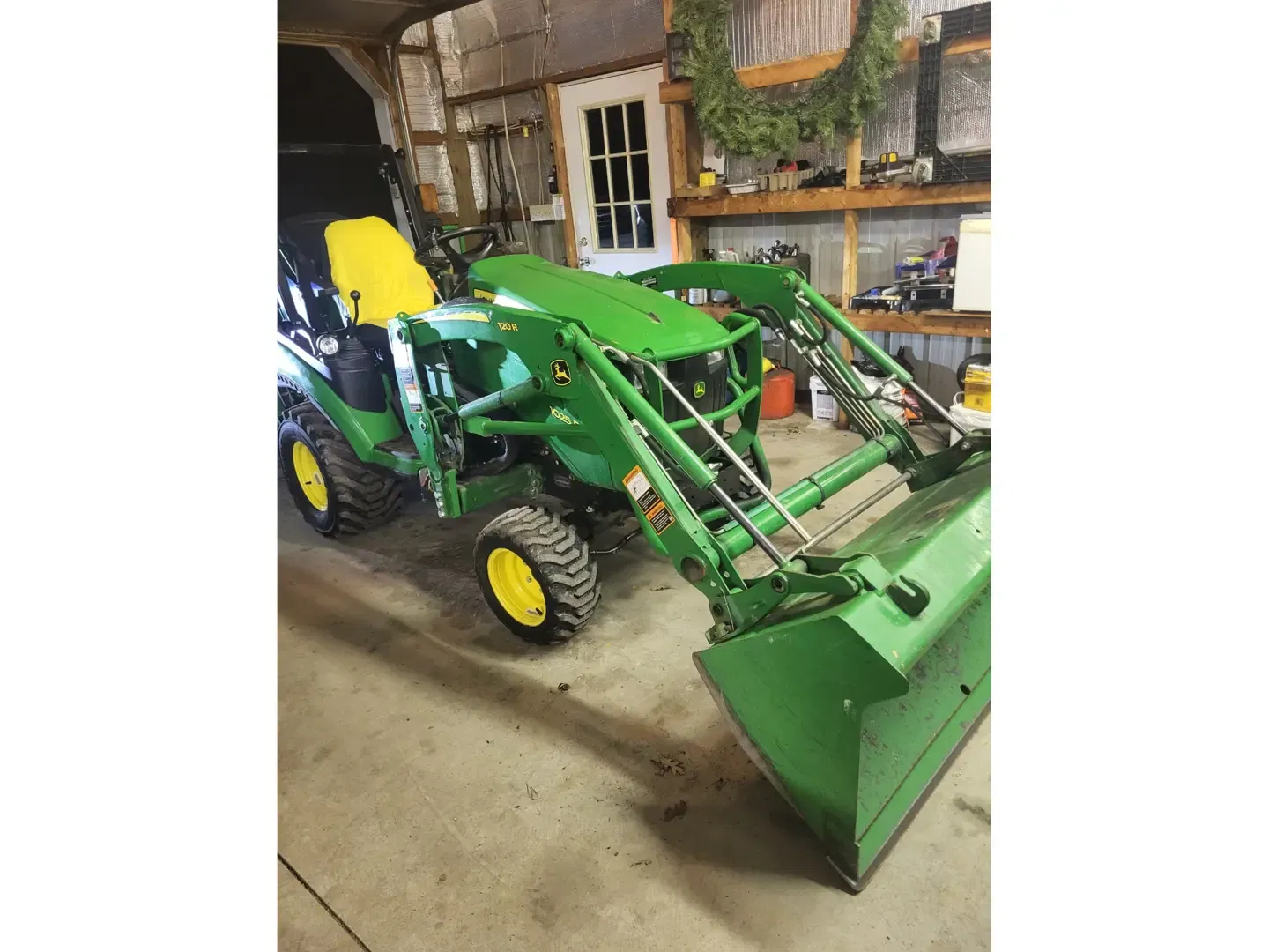 John Deere 1025R Equipment Image0