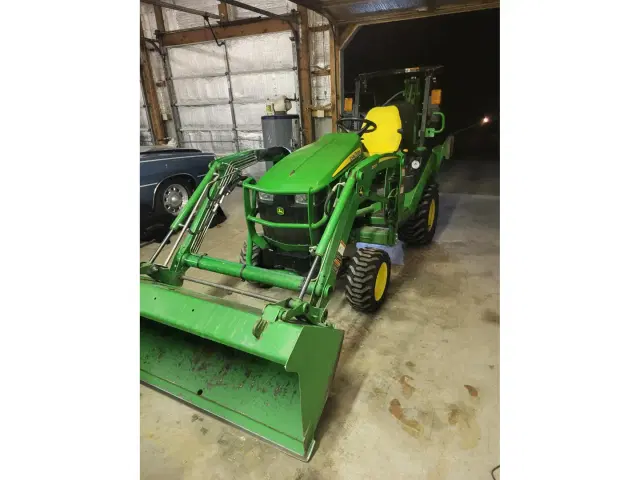 Image of John Deere 1025R equipment image 2