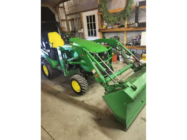 Image of John Deere 1025R equipment image 3