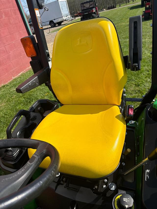 Image of John Deere 1025R equipment image 4