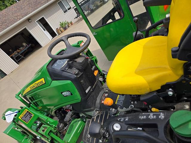 Image of John Deere 1025R equipment image 4