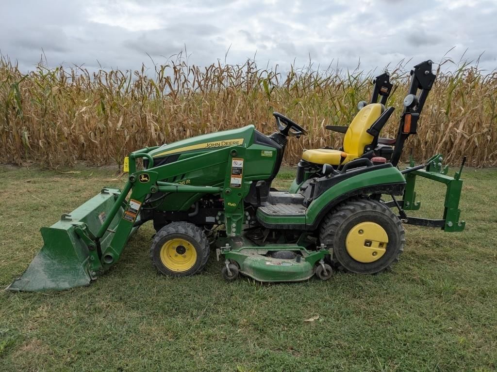 John Deere 1026R Equipment Image0