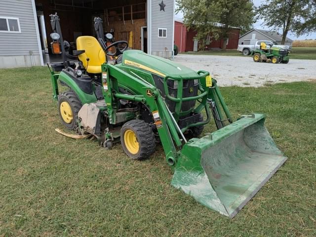 Image of John Deere 1026R equipment image 3
