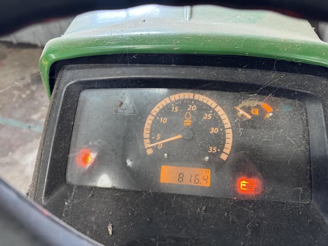 Image of John Deere 1026R equipment image 4