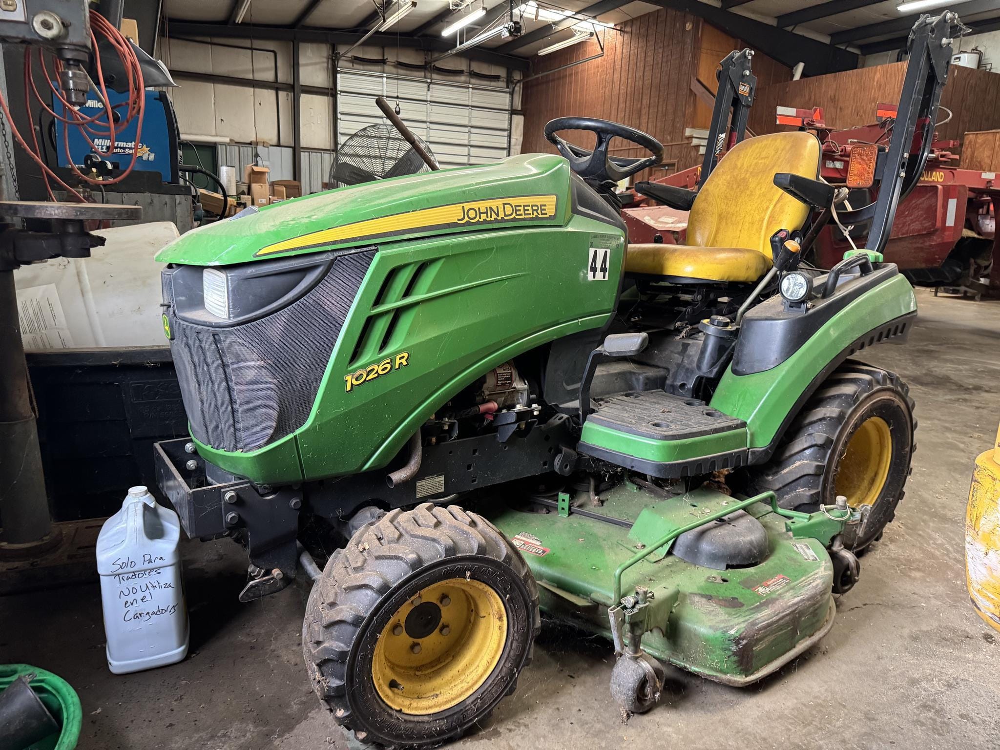 John Deere 1026R Equipment Image0