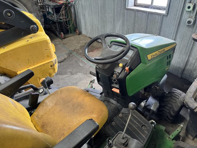 Image of John Deere 1026R equipment image 3