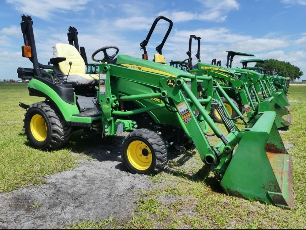 John Deere 1026R Equipment Image0