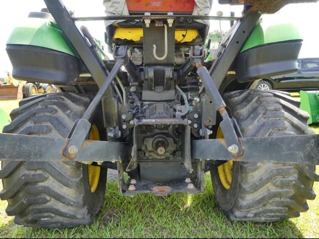 Image of John Deere 1026R equipment image 4