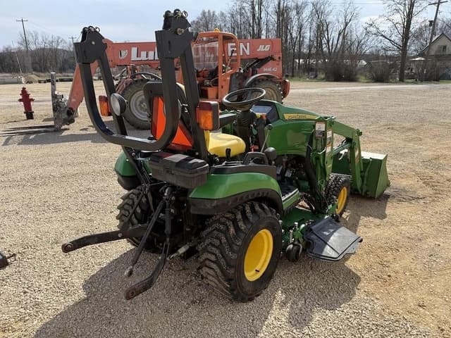 Image of John Deere 1026R equipment image 3