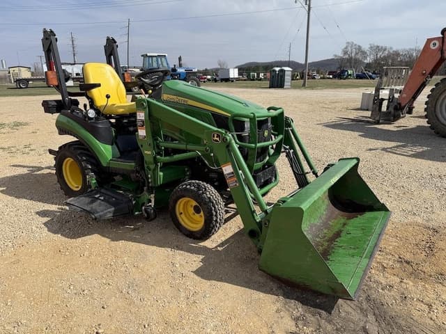 Image of John Deere 1026R equipment image 2
