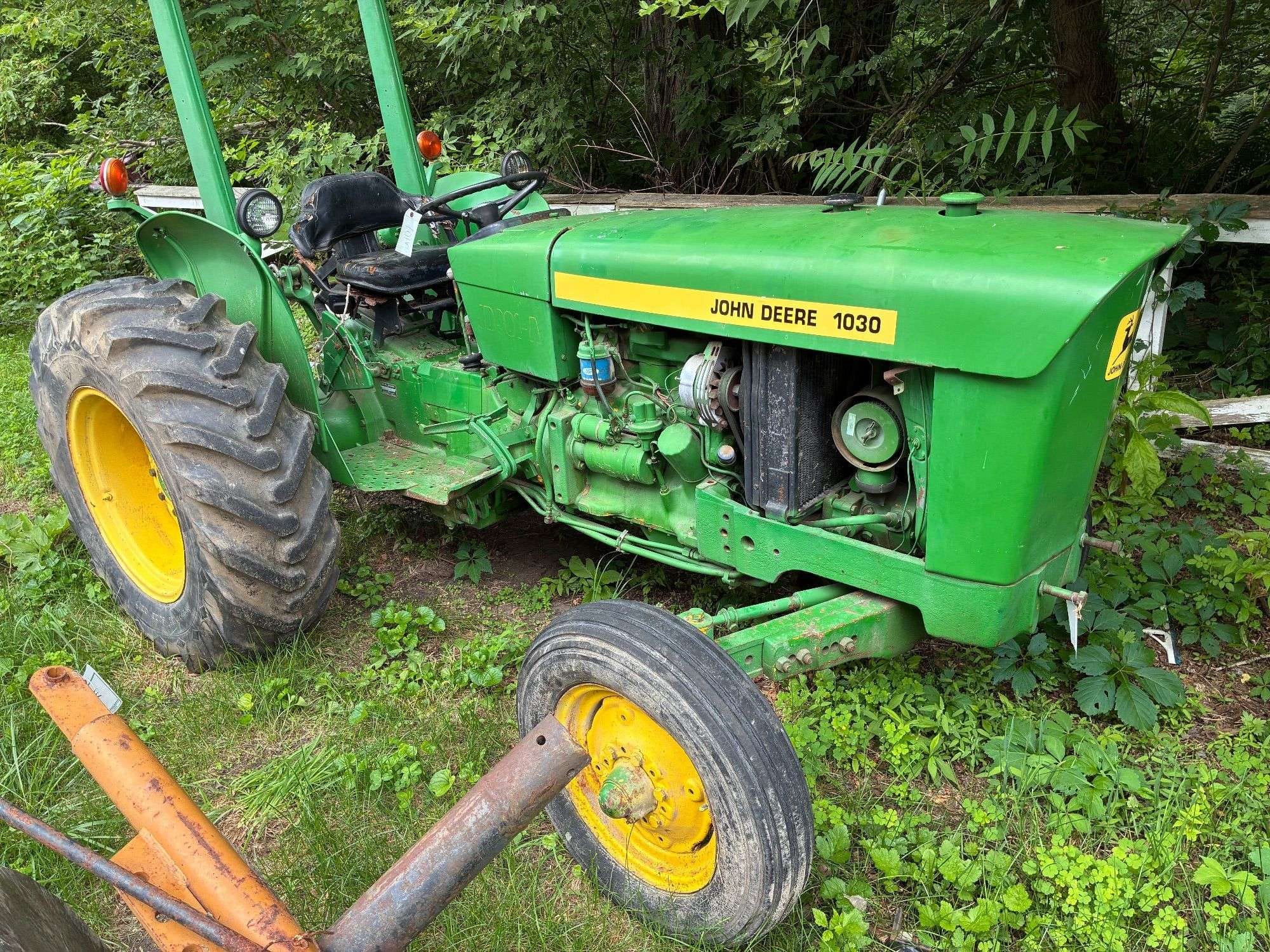 John Deere 1030 Equipment Image0