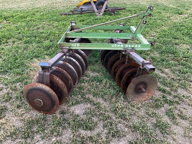 Image of John Deere 105 equipment image 4