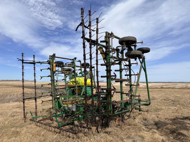 Image of John Deere 1050 equipment image 4