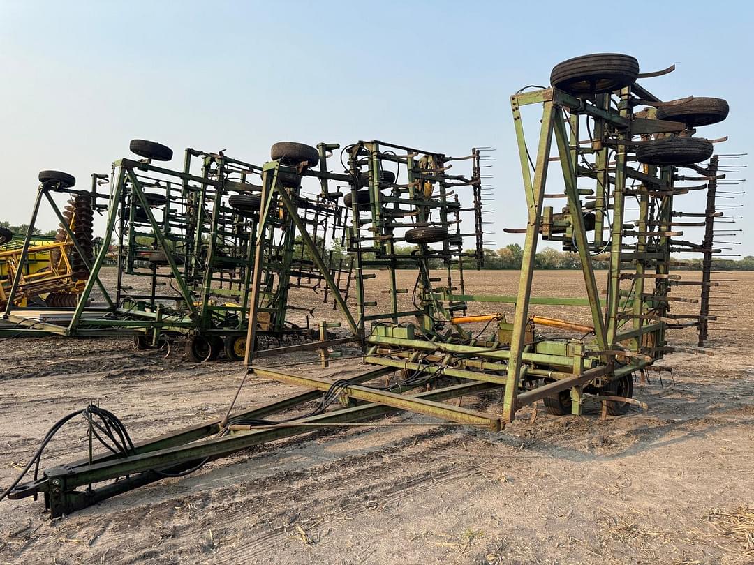 Image of John Deere 1050 Primary image