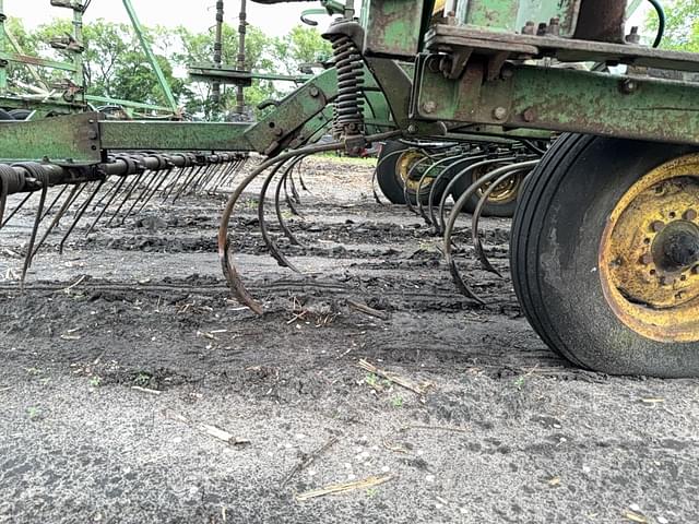 Image of John Deere 1050 equipment image 3