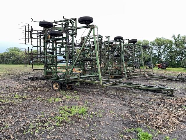 Image of John Deere 1050 equipment image 1
