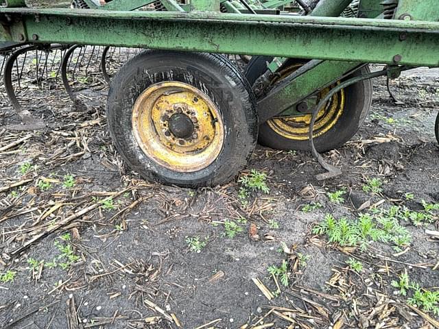 Image of John Deere 1050 equipment image 2