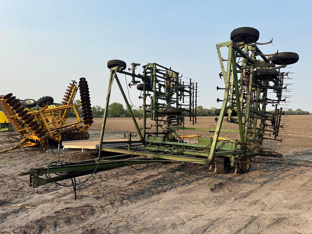 Image of John Deere 1050 Primary image