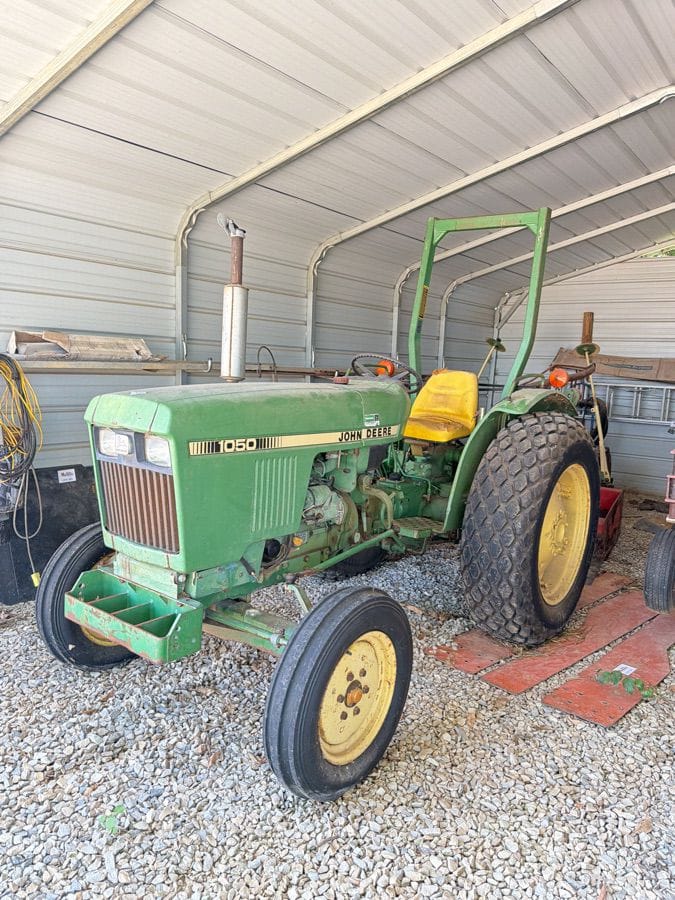 John Deere 1050 Equipment Image0