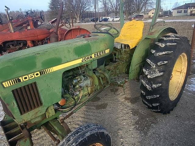 Image of John Deere 1050 equipment image 1