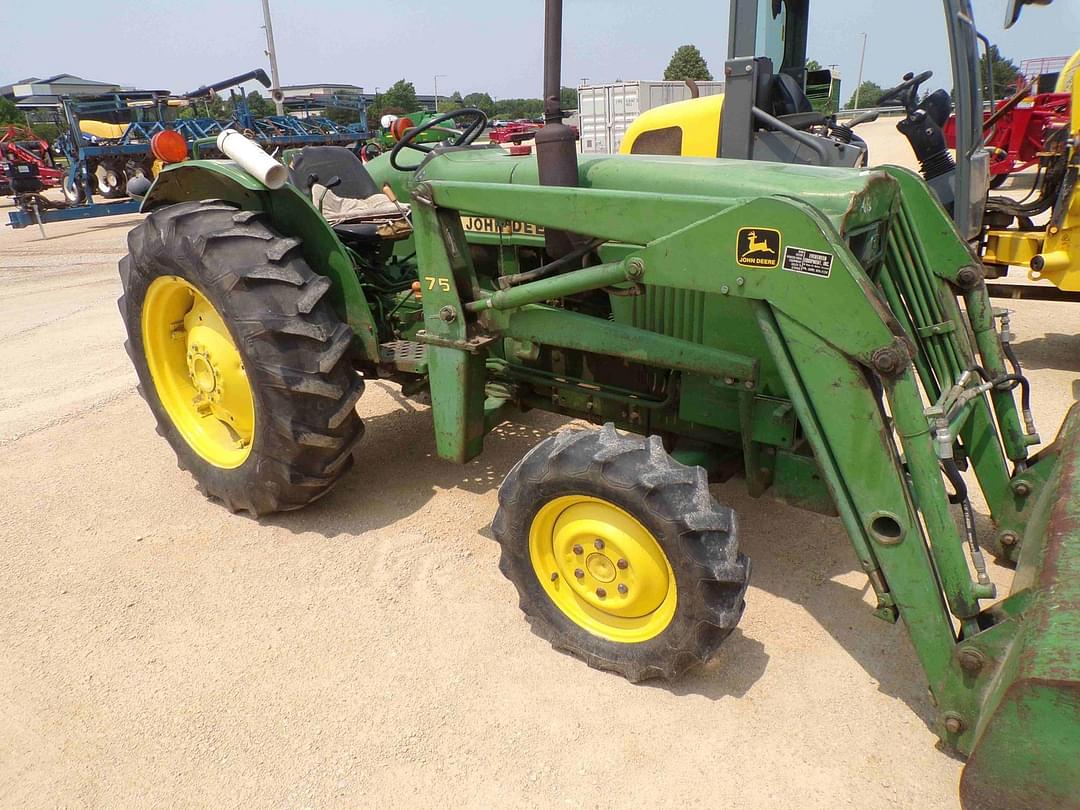 Image of John Deere 1050 Primary image