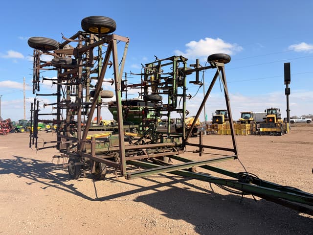 Image of John Deere 1050 equipment image 1