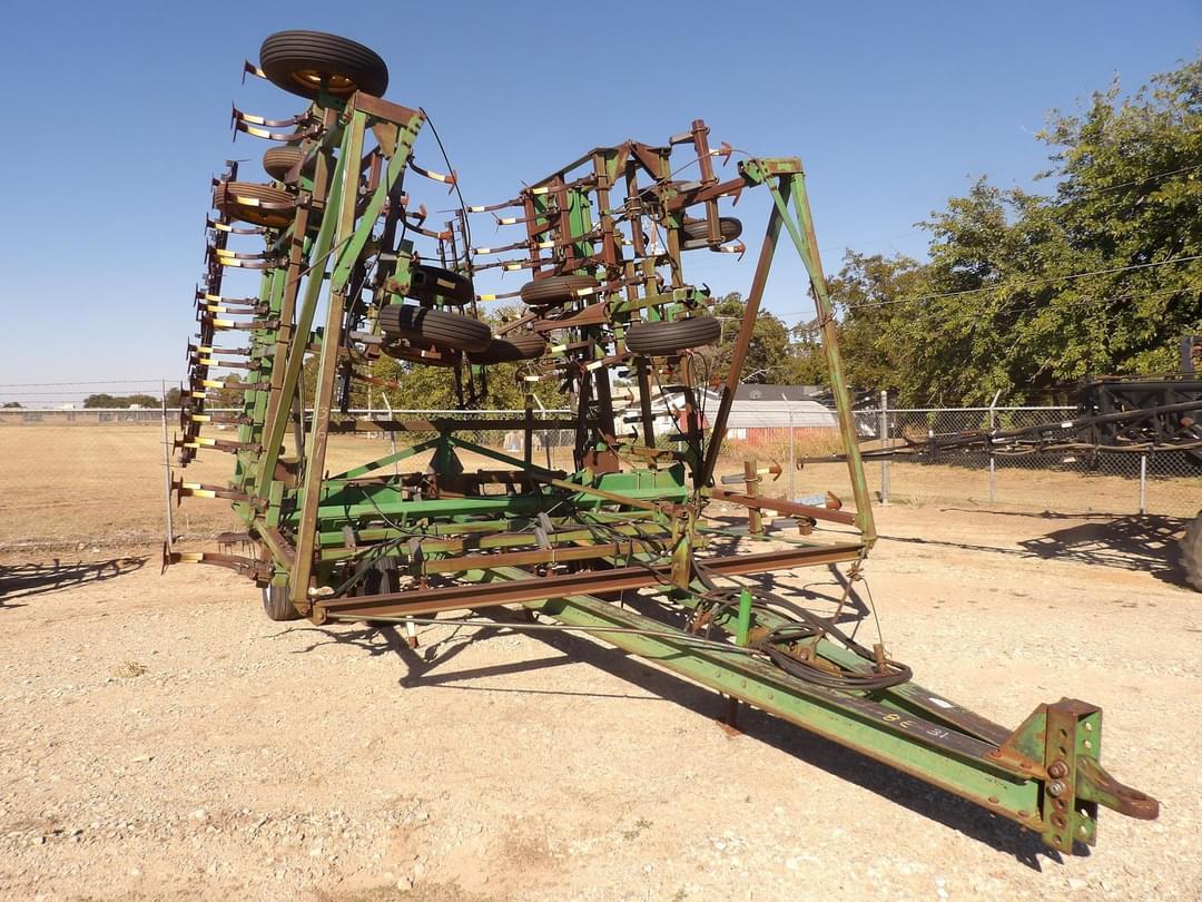 Image of John Deere 1060 Primary image