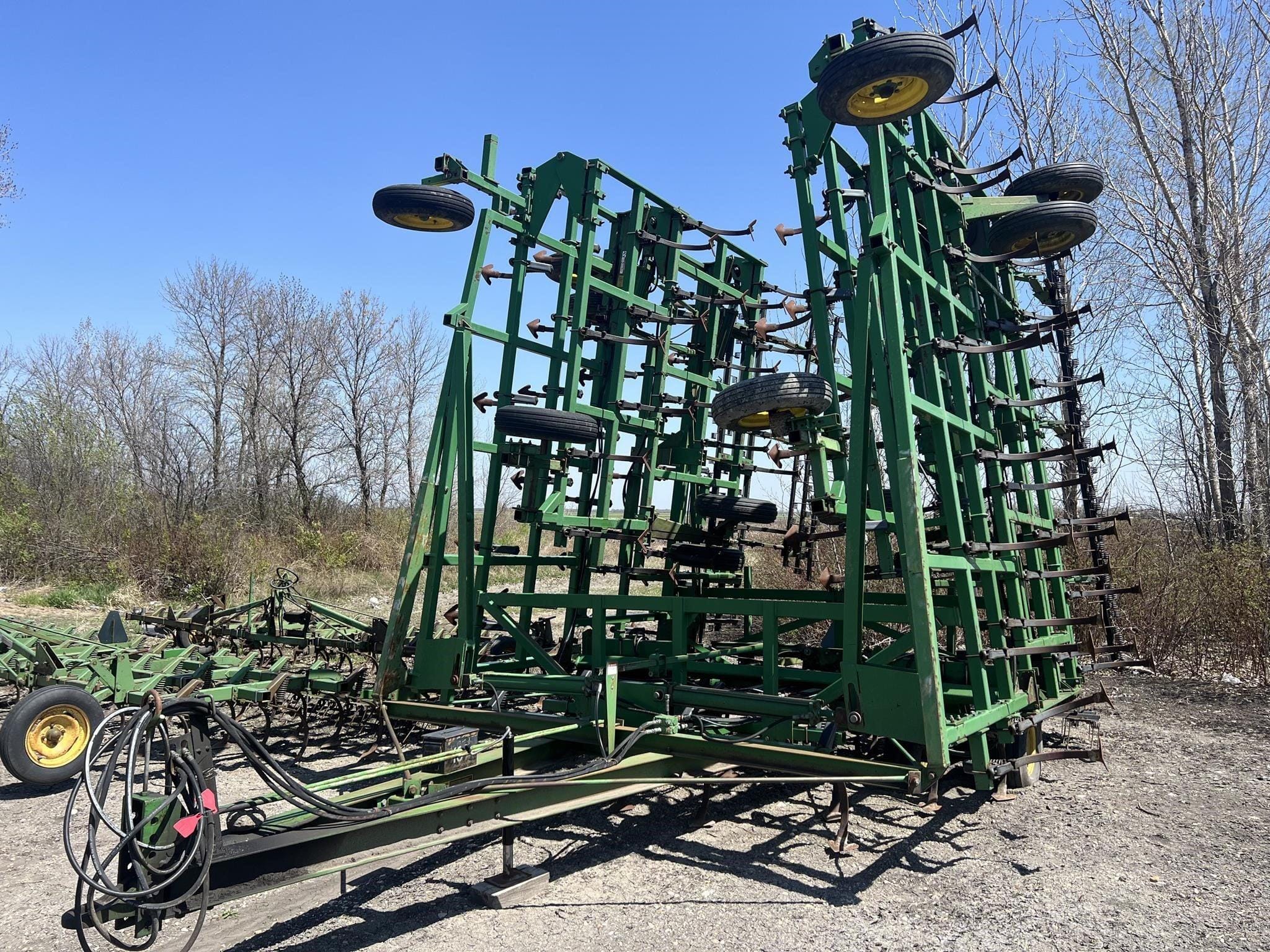 John Deere 1060 Equipment Image0