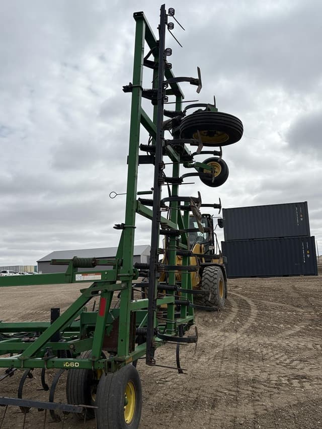 Image of John Deere 1060 equipment image 4