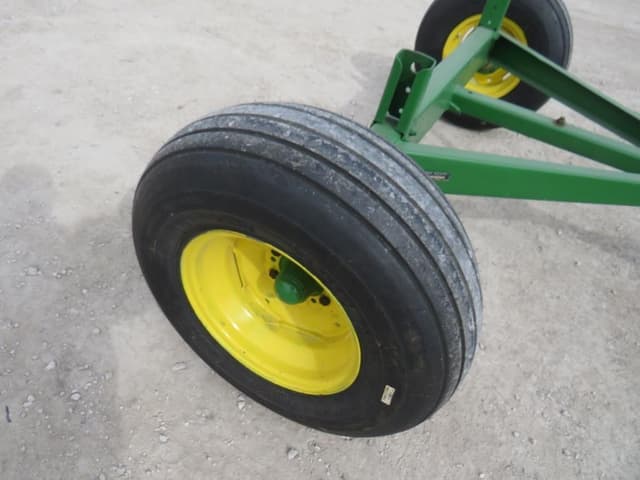 Image of John Deere 1065 equipment image 2