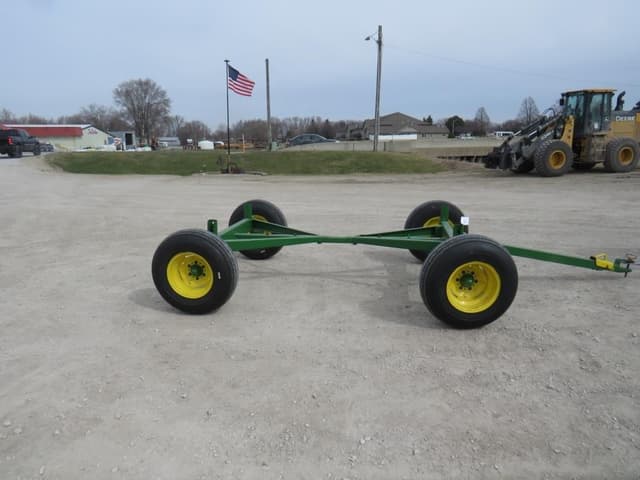 Image of John Deere 1065 equipment image 1