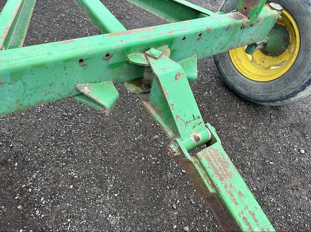 Image of John Deere 1065 equipment image 3