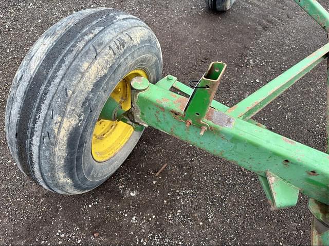 Image of John Deere 1065 equipment image 4