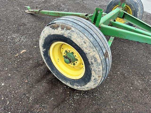 Image of John Deere 1065 equipment image 1