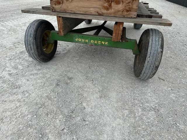 Image of John Deere 1065 equipment image 3