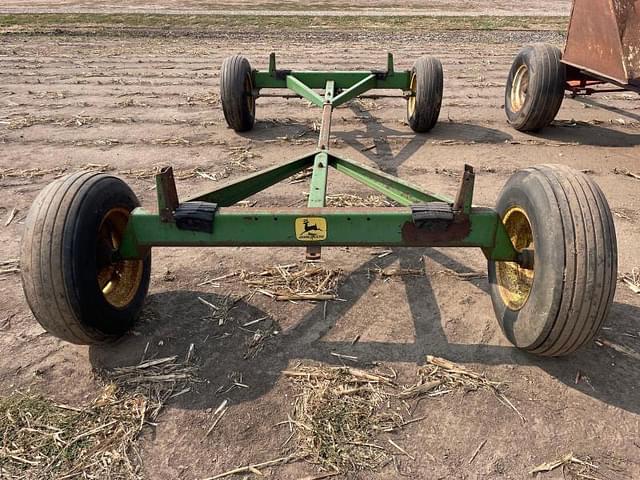 Image of John Deere 1065 equipment image 2