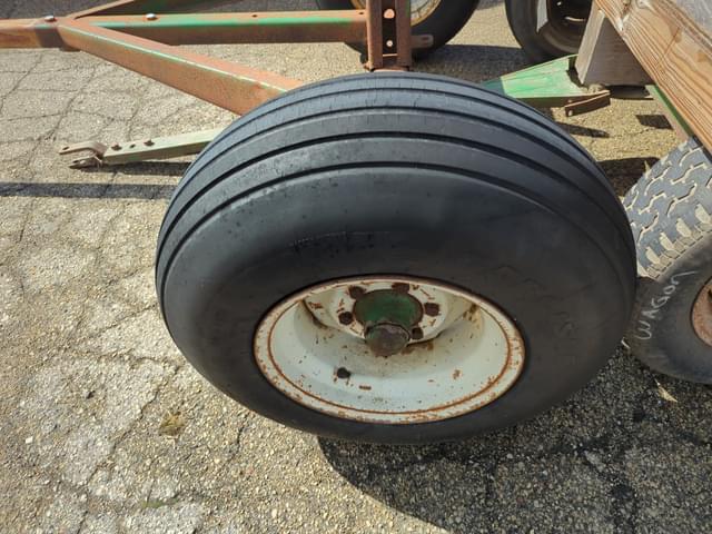 Image of John Deere 1065 equipment image 4