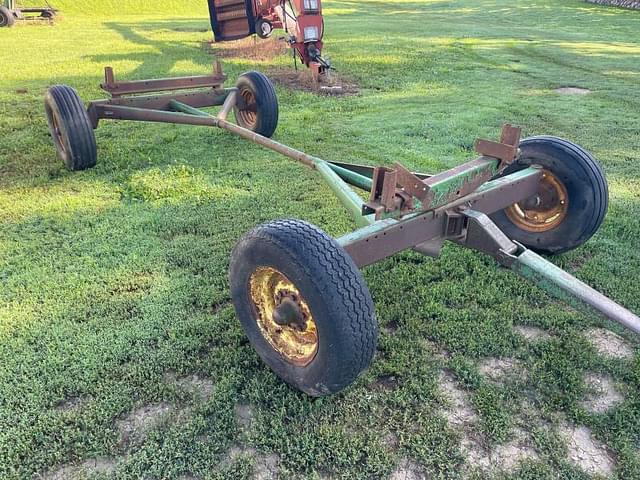 Image of John Deere 1065 equipment image 2
