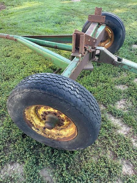 Image of John Deere 1065 equipment image 3