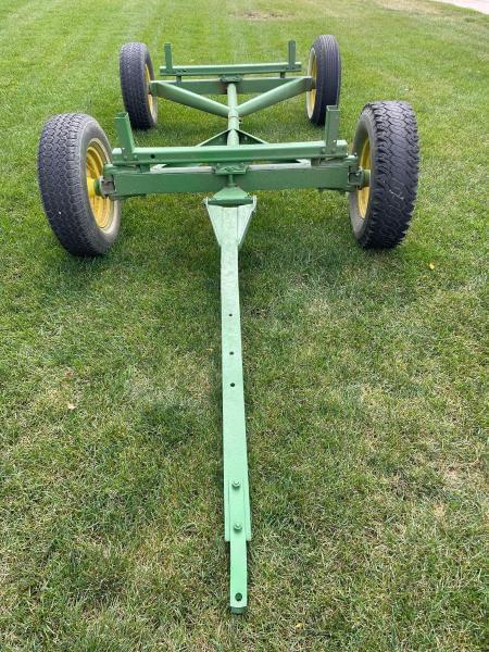 Image of John Deere 1065 equipment image 1