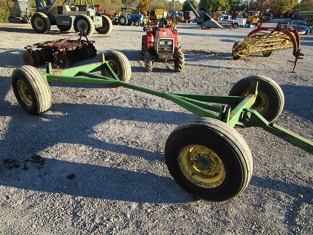 Image of John Deere 1065 equipment image 2