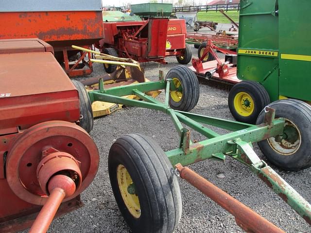 Image of John Deere 1065 equipment image 4