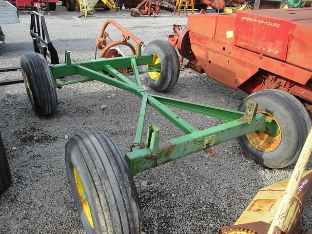 Image of John Deere 1065 equipment image 1