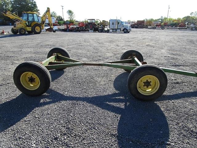 Image of John Deere 1065 equipment image 1